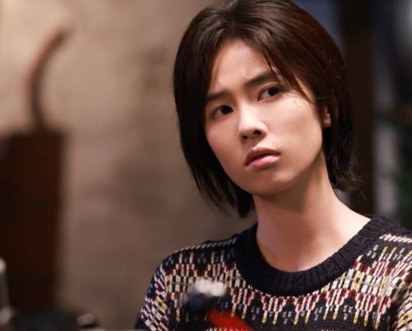 玖玖配资网 女演员用“年代剧”转型，可有位演员却另辟蹊径，才21岁就转型